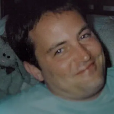 Matthew Perry au-delà de Chandler : Netflix dévoile la bande-annonce de son documentaire