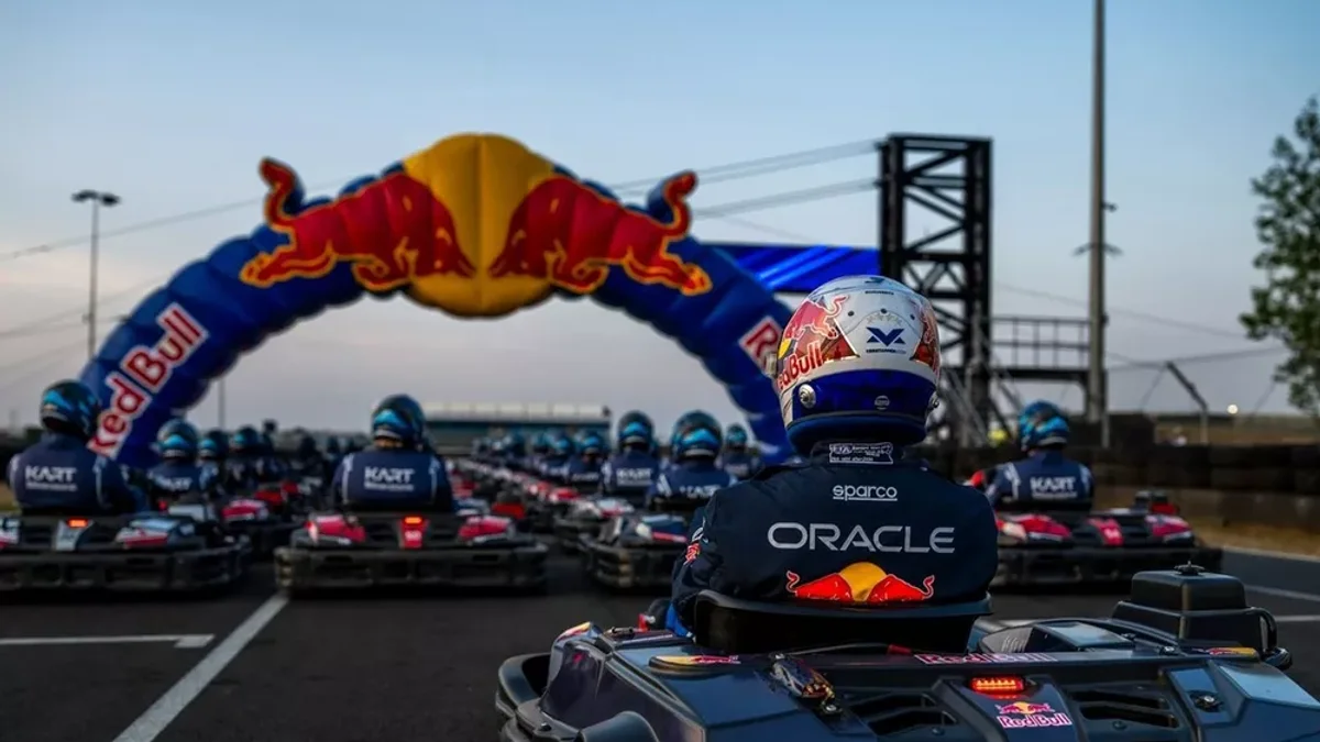 Max Verstappen contre 100 pilotes : Disney+ transforme Silverstone en gigantesque jeu de poursuite