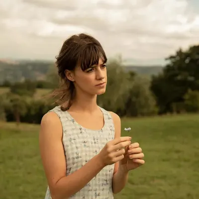 Raison et sentiments revient au cinéma : cette fois, les sœurs Dashwood passent avant leurs prétendants