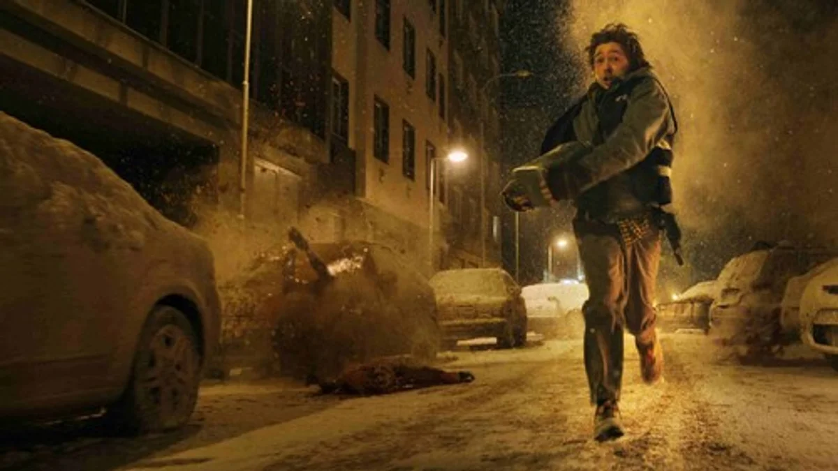 Resident Evil revient au cinéma, mais Zach Cregger transforme Raccoon City en course d'horreur de 90 minutes